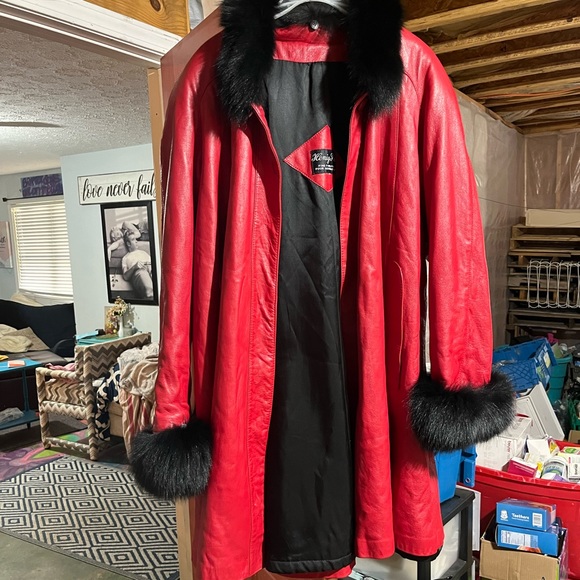Henig furs long red leather jacket w/ fur trimmings - Picture 6 of 11
